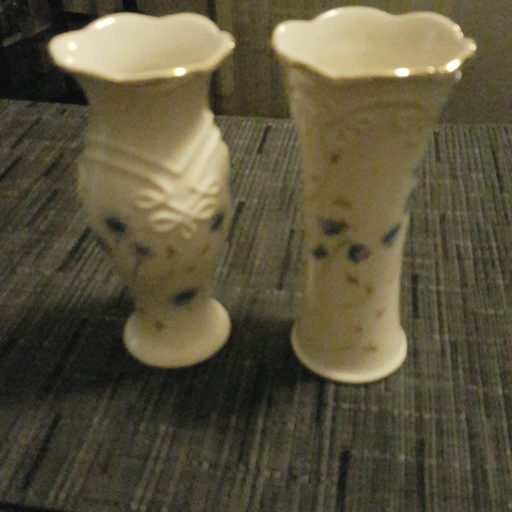 2 Lenox 5", blue flowers, on ivory, vases - Picture 3 of 8